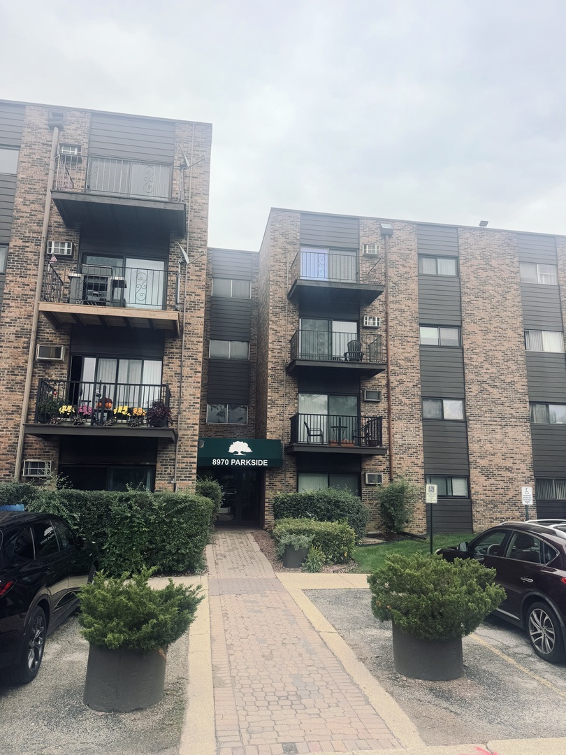 8970 N Parkside Avenue 304 Property Photo 1