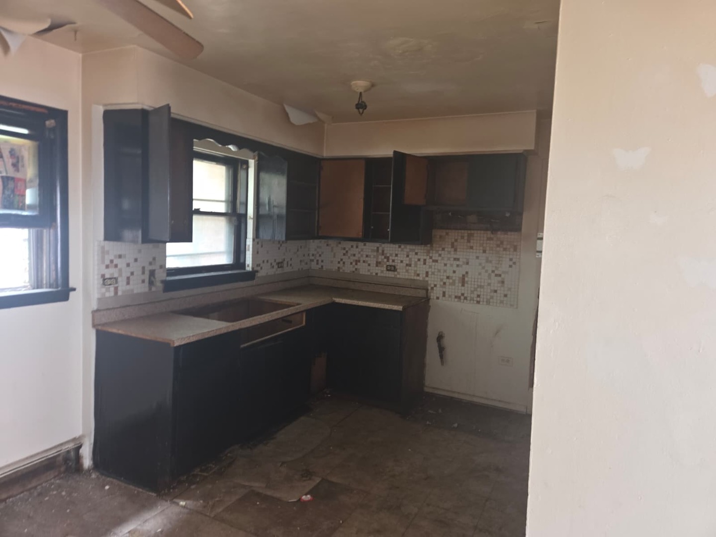 8045 S Carpenter Street Property Photo 5