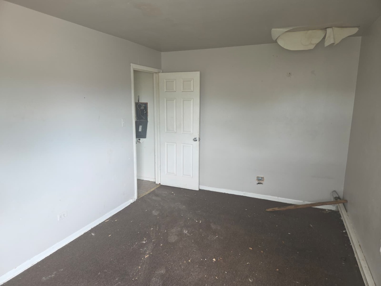 8045 S Carpenter Street Property Photo 6