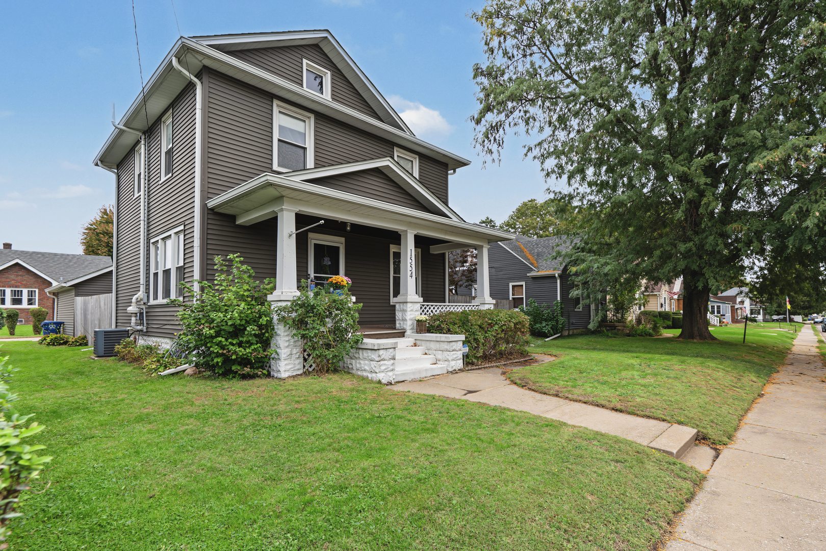 1554 W High Street Property Photo 2