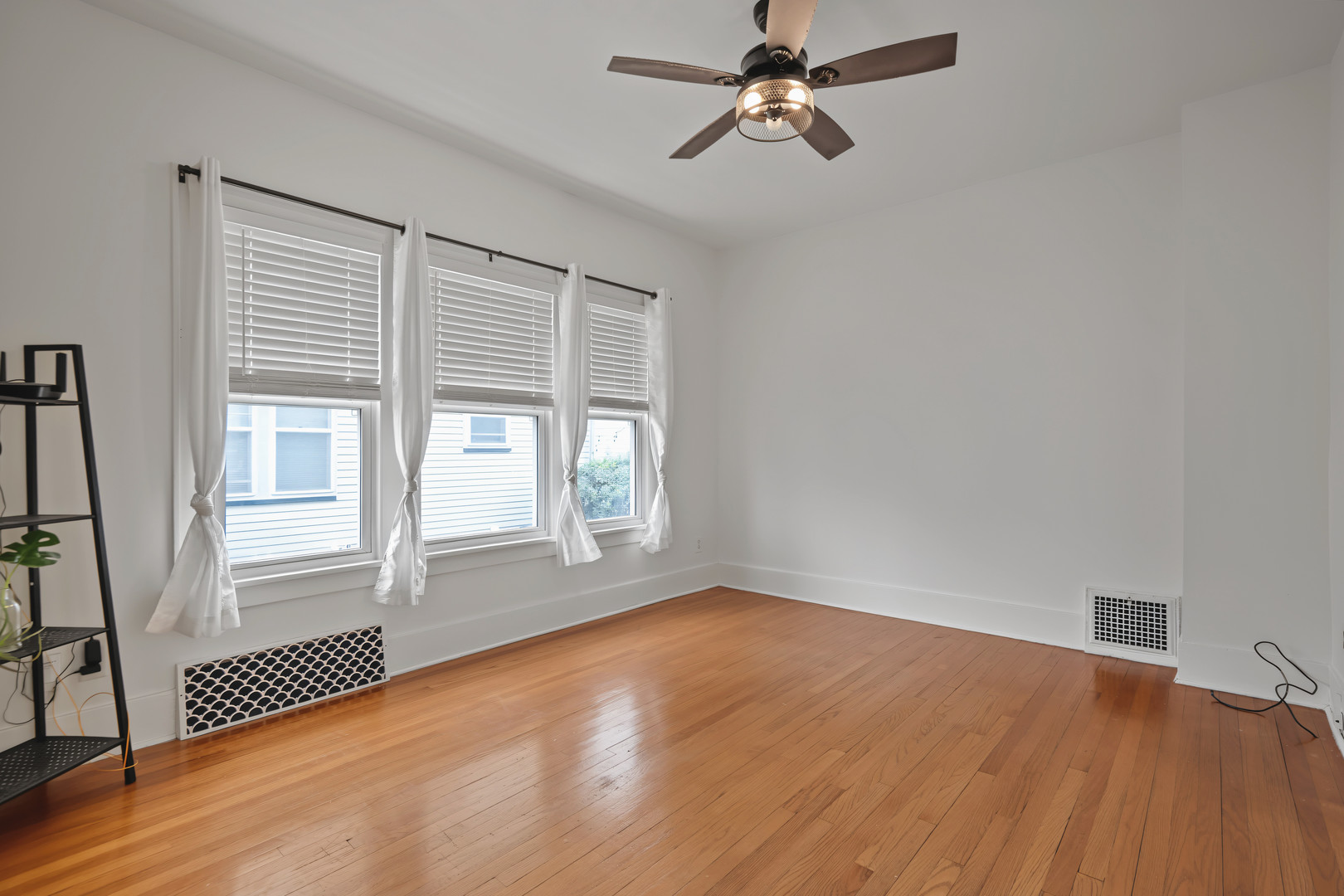 1554 W High Street Property Photo 3