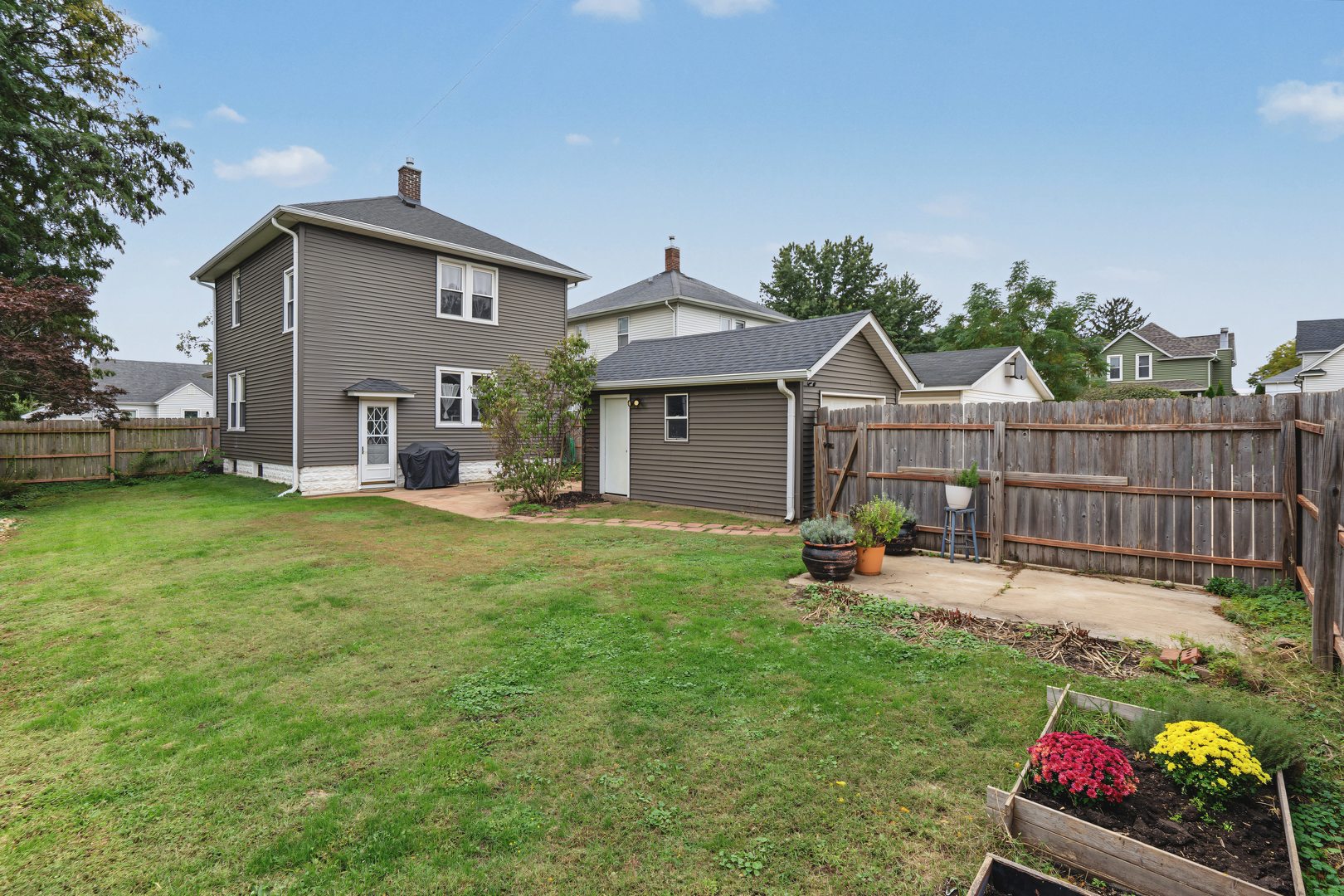 1554 W High Street Property Photo 17