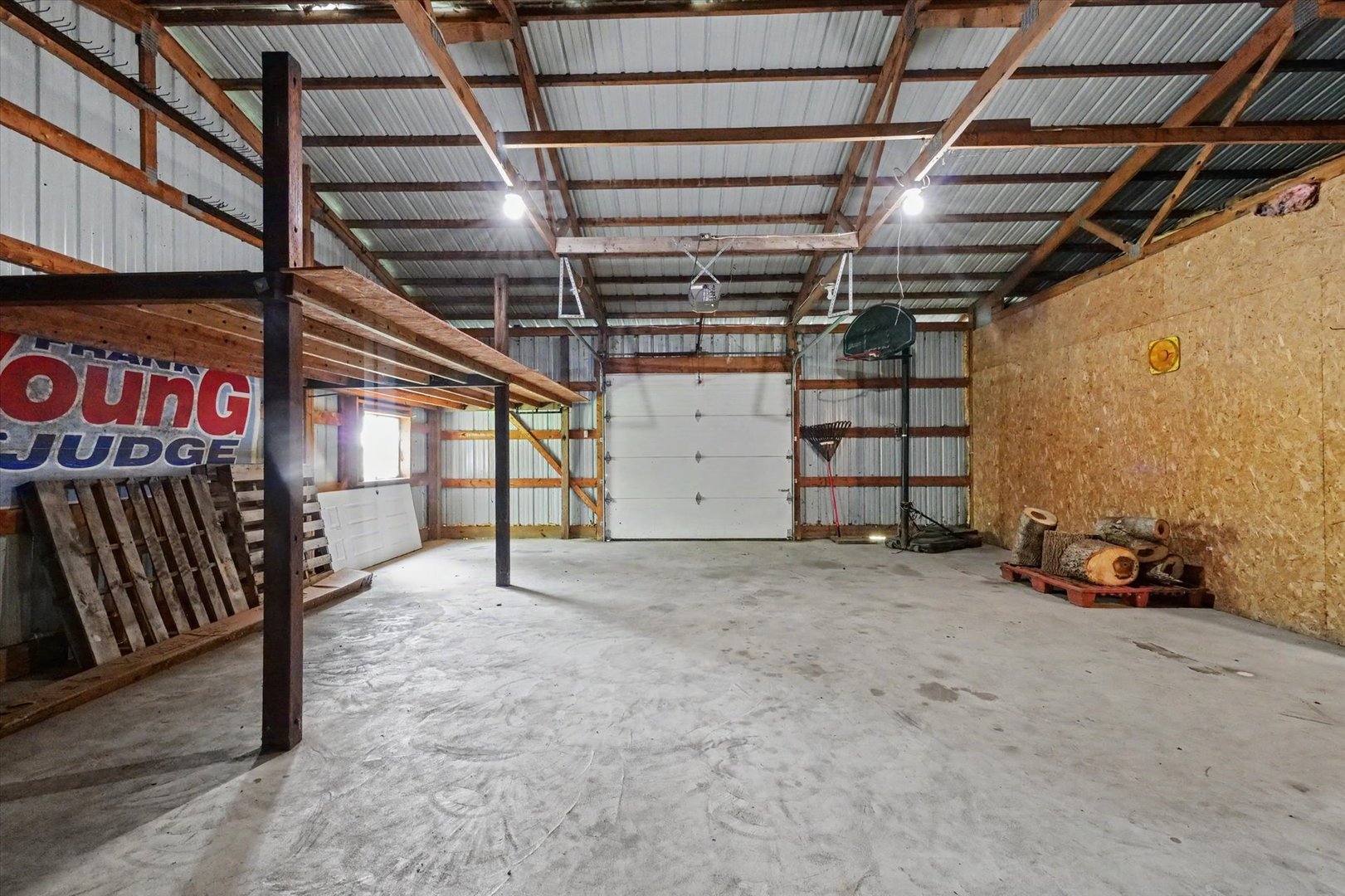 205 E Holloway Street Property Photo 6