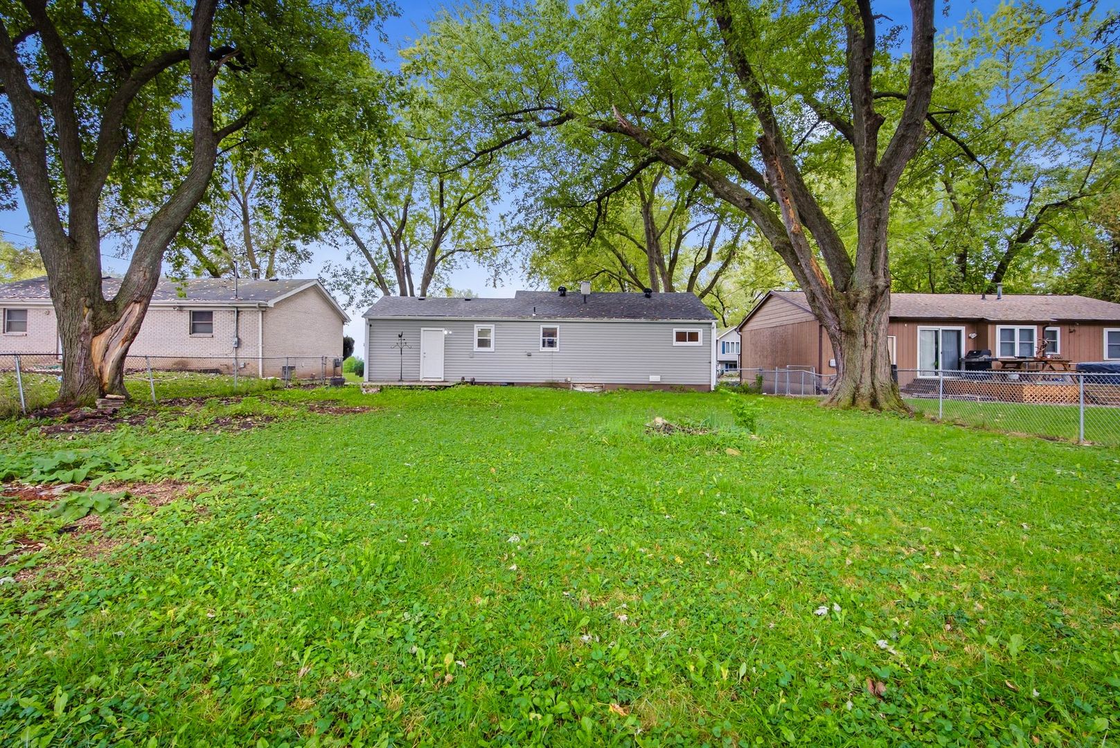 9114 Pine Avenue Property Photo 13