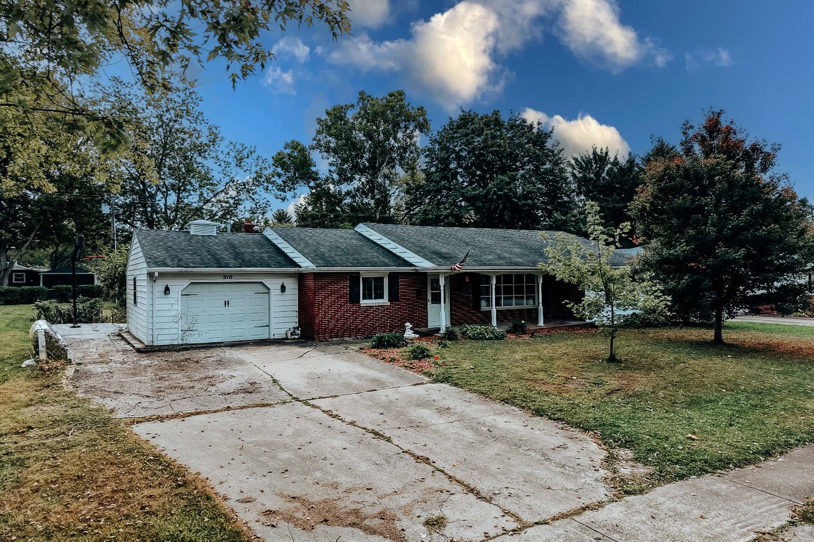 910 S 4th Street Property Photo 1
