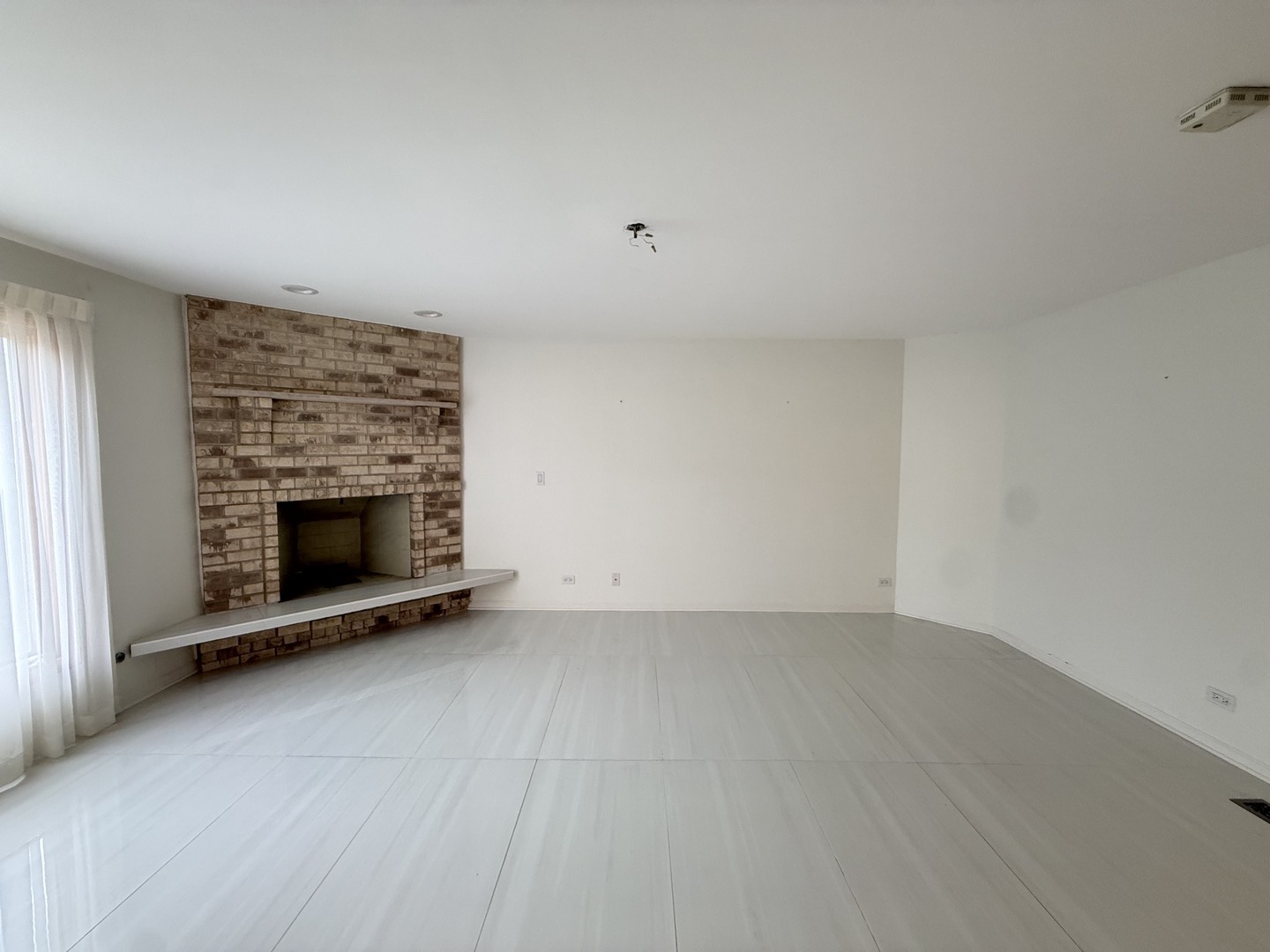 8516 Moody Avenue Property Photo 5
