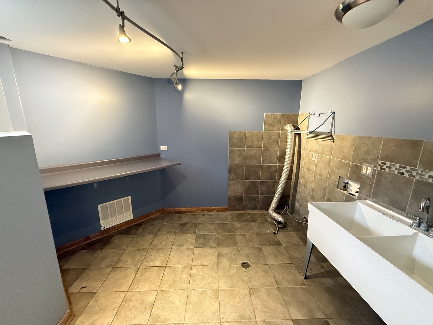 8516 Moody Avenue Property Photo 18