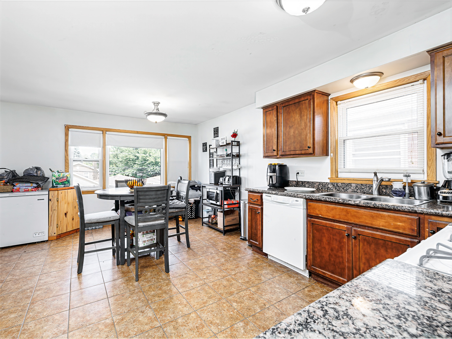 7828 W Addison Street Property Photo 8