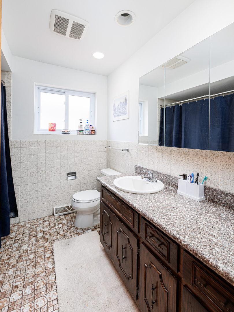7828 W Addison Street Property Photo 13
