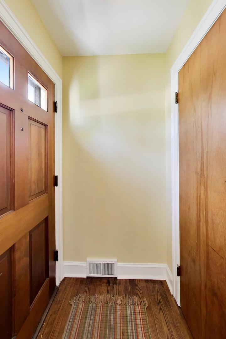 314 S Wolf Road Property Photo 7