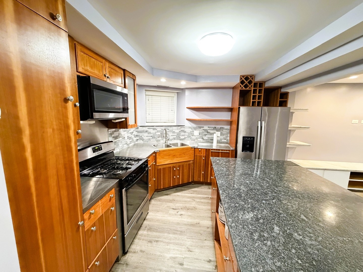 4011 N Kenmore Avenue G3 Property Photo 7