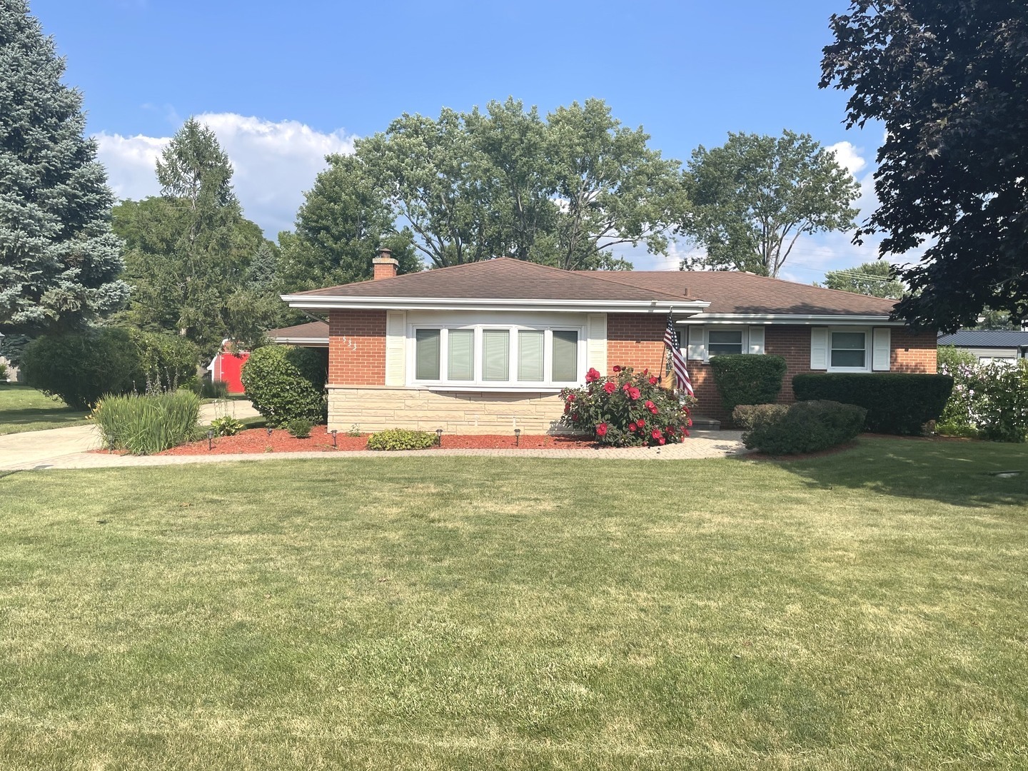 533 Woodview Avenue Property Photo 1