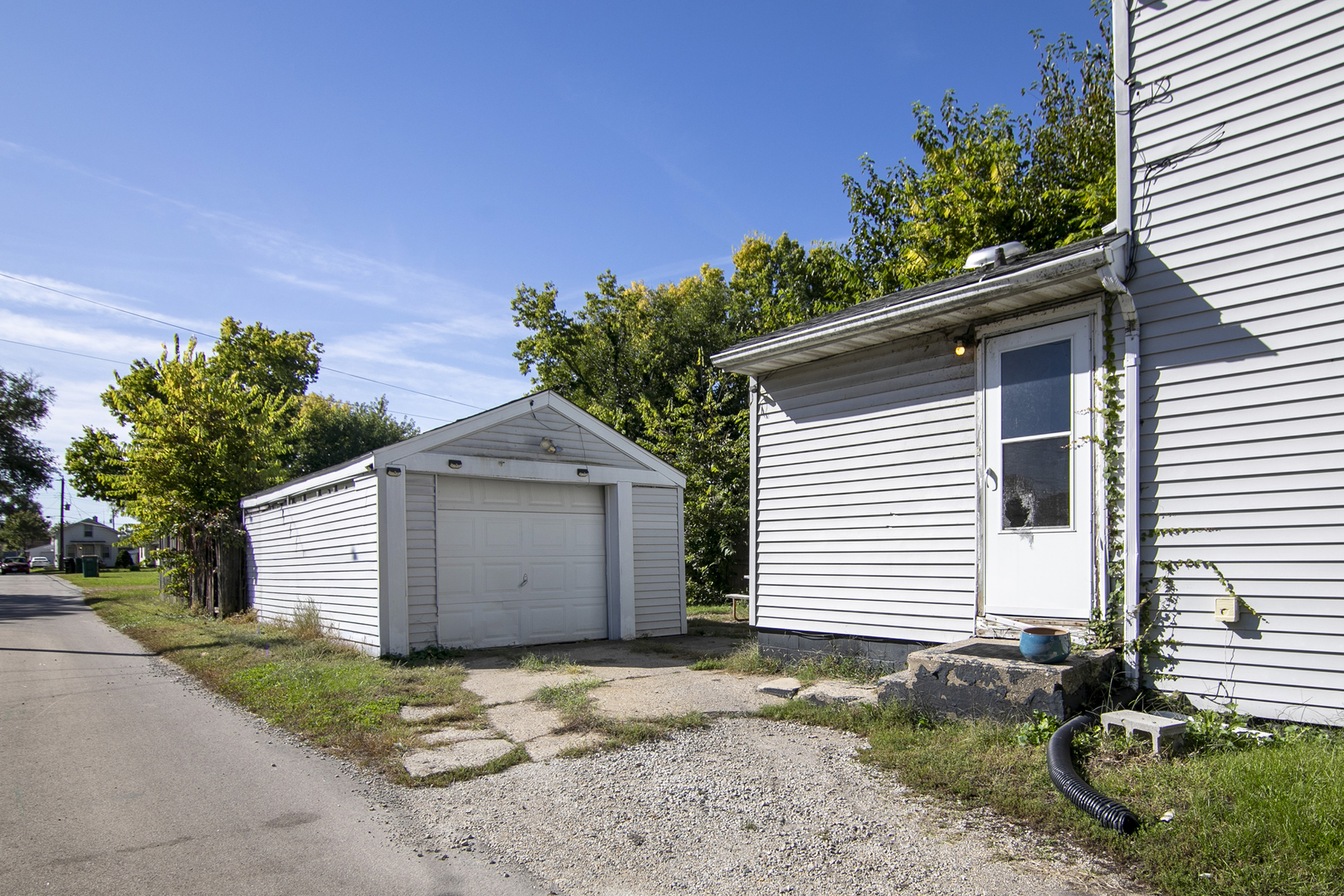413 W Superior Street Property Photo 4
