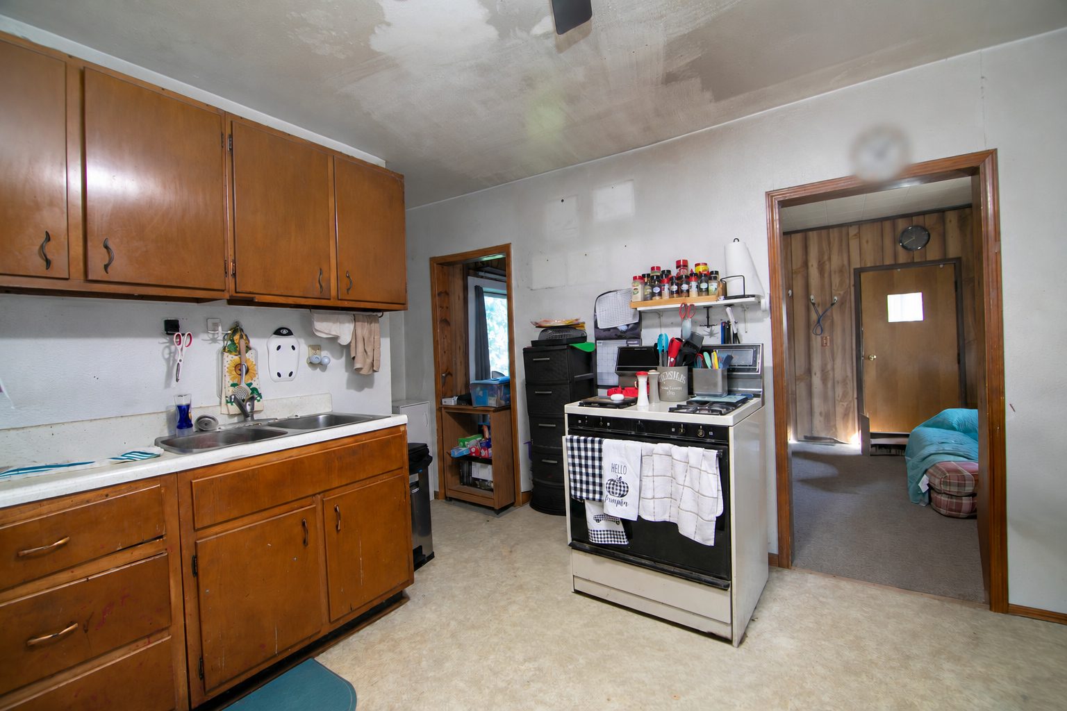 413 W Superior Street Property Photo 8