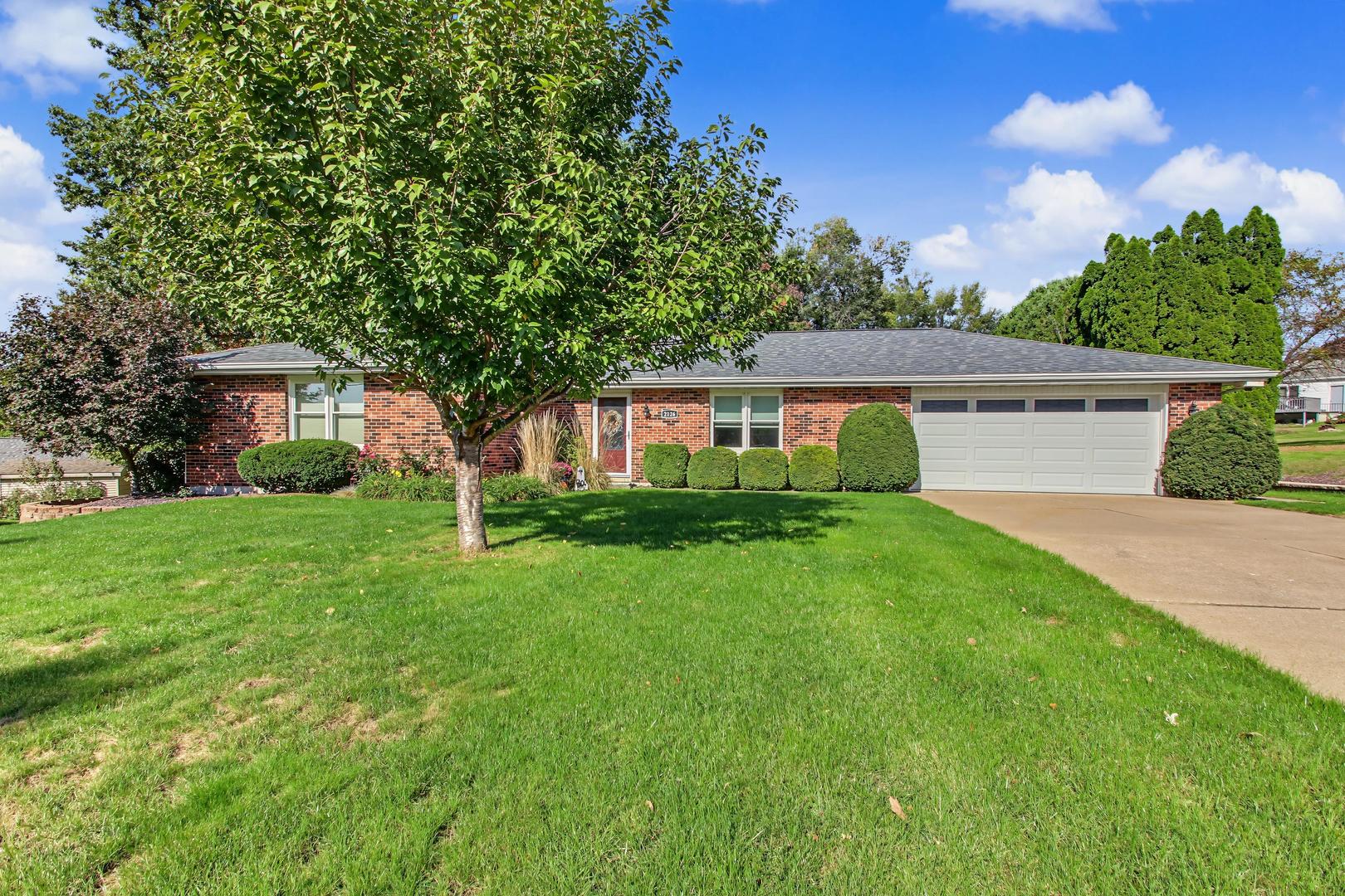 2126 W Huntington Drive Property Photo 1