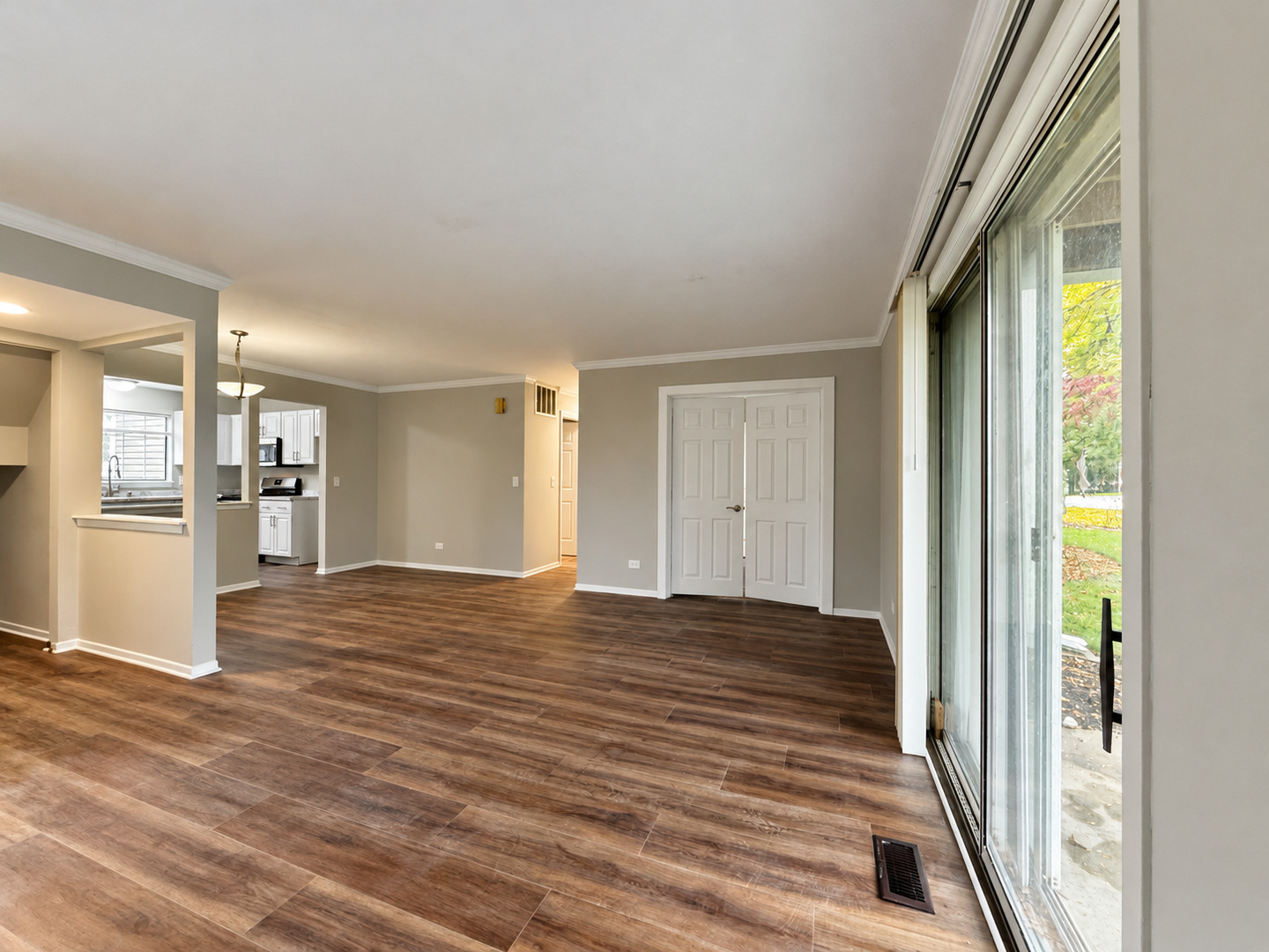 2127 Southwind Circle Property Photo 6