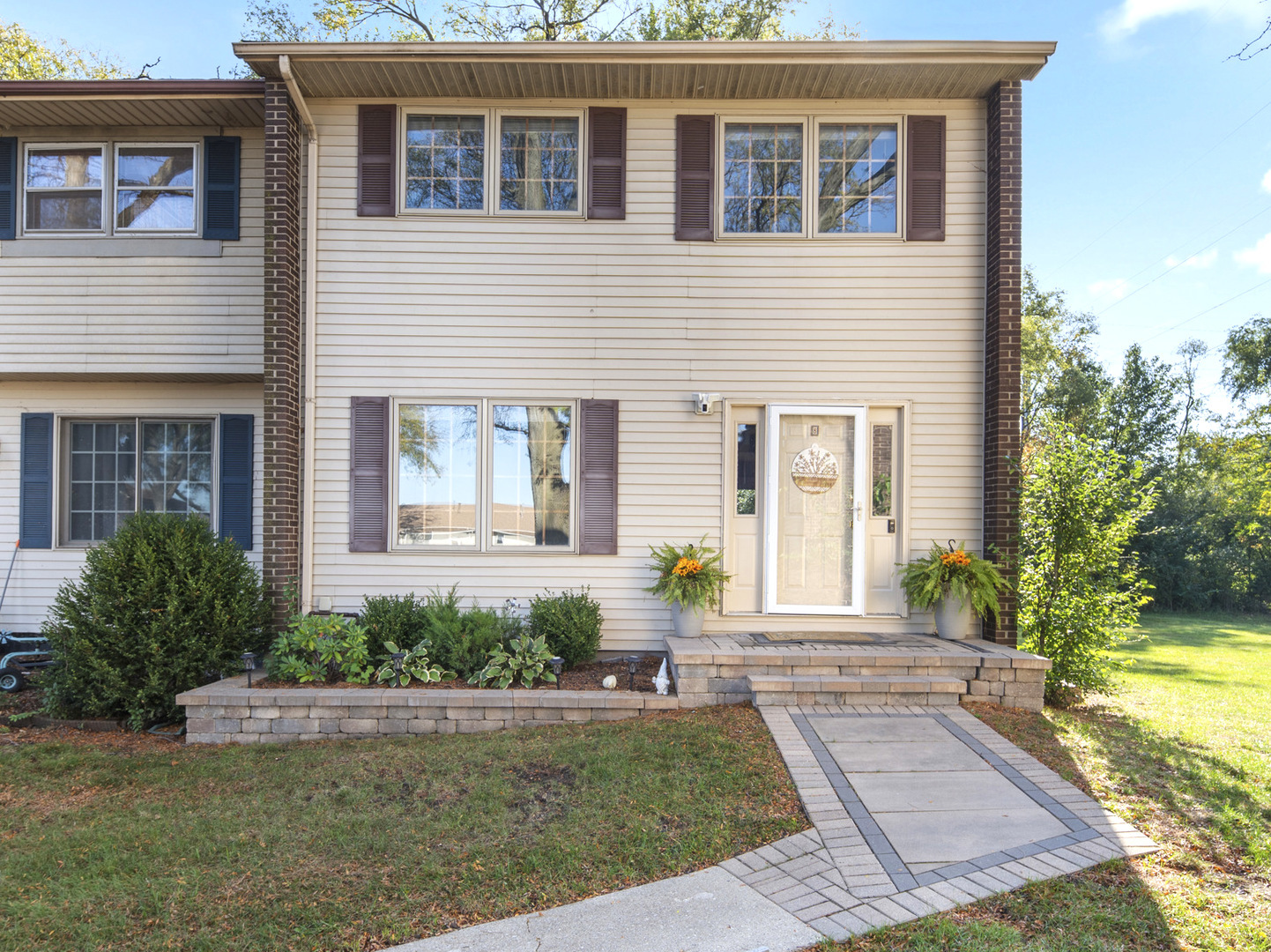 8 Washington Court Property Photo 1