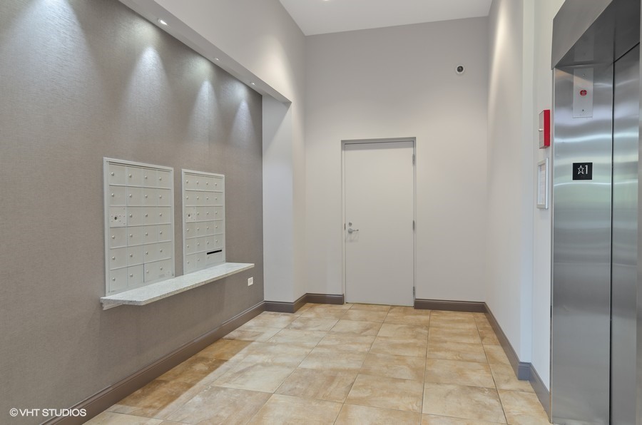4846 N Clark Street 208 Property Photo 6