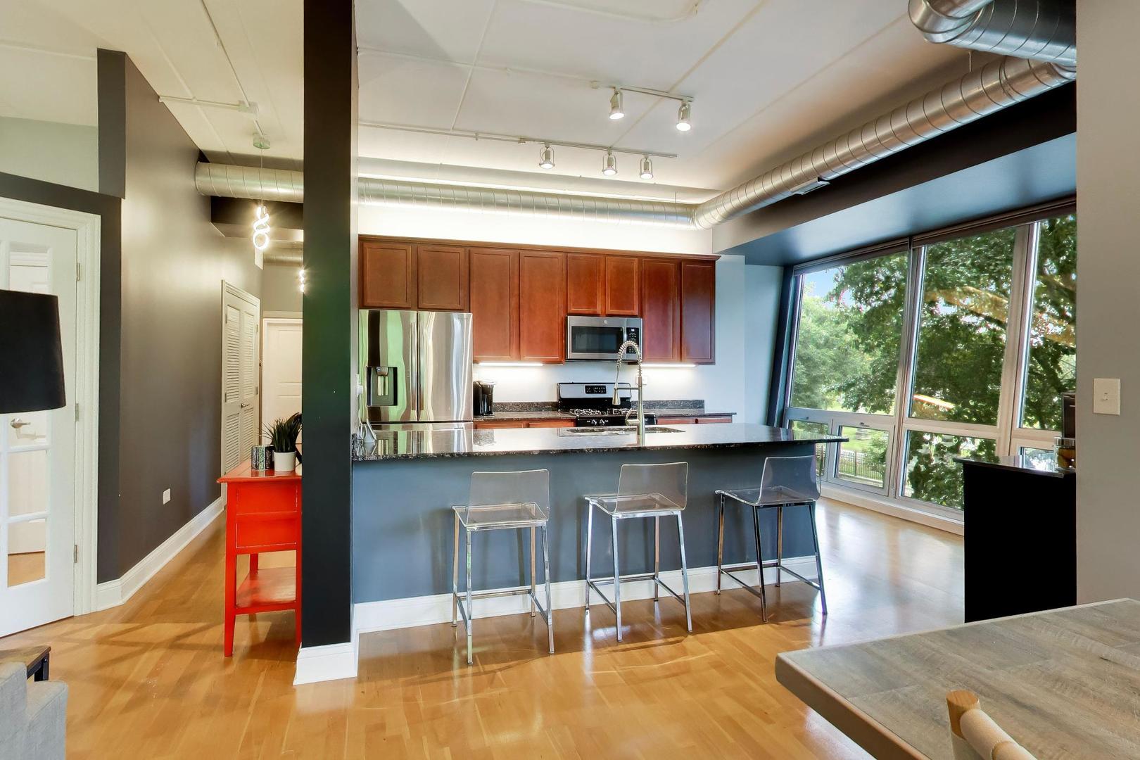 4846 N Clark Street 208 Property Photo 17