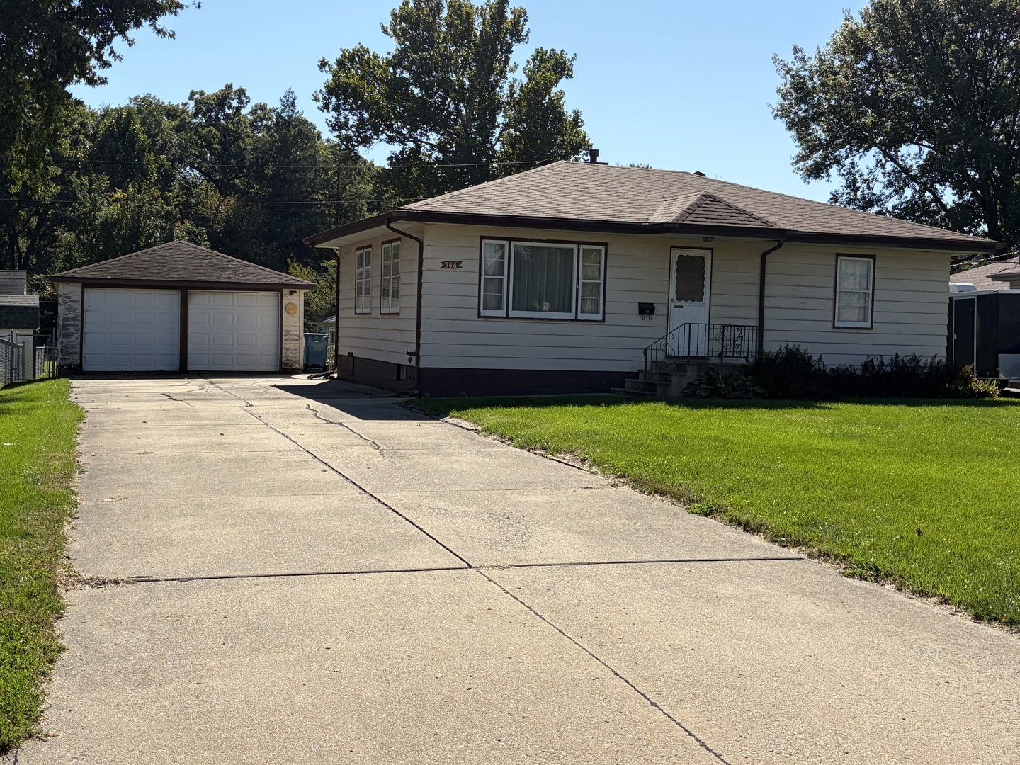 546 Oaklawn Avenue Property Photo 2