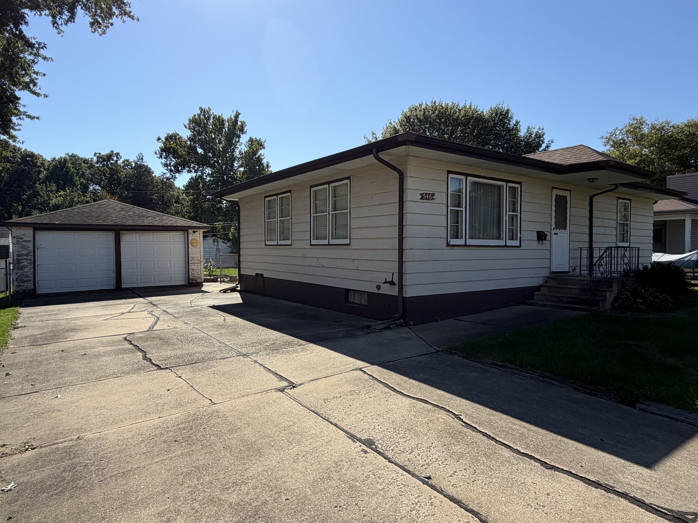 546 Oaklawn Avenue Property Photo 3