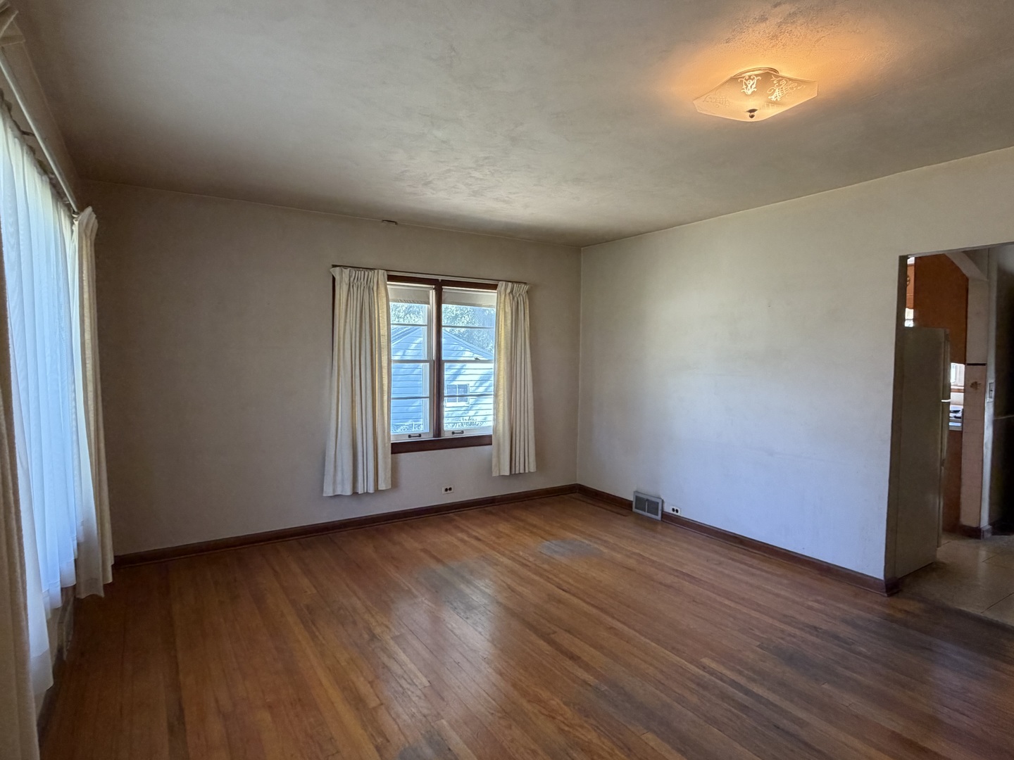 546 Oaklawn Avenue Property Photo 9