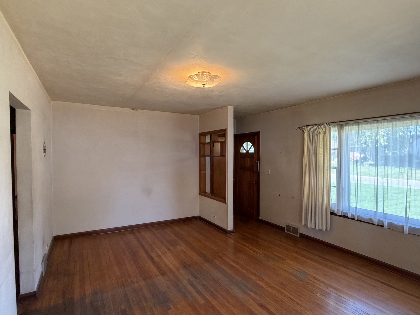 546 Oaklawn Avenue Property Photo 10