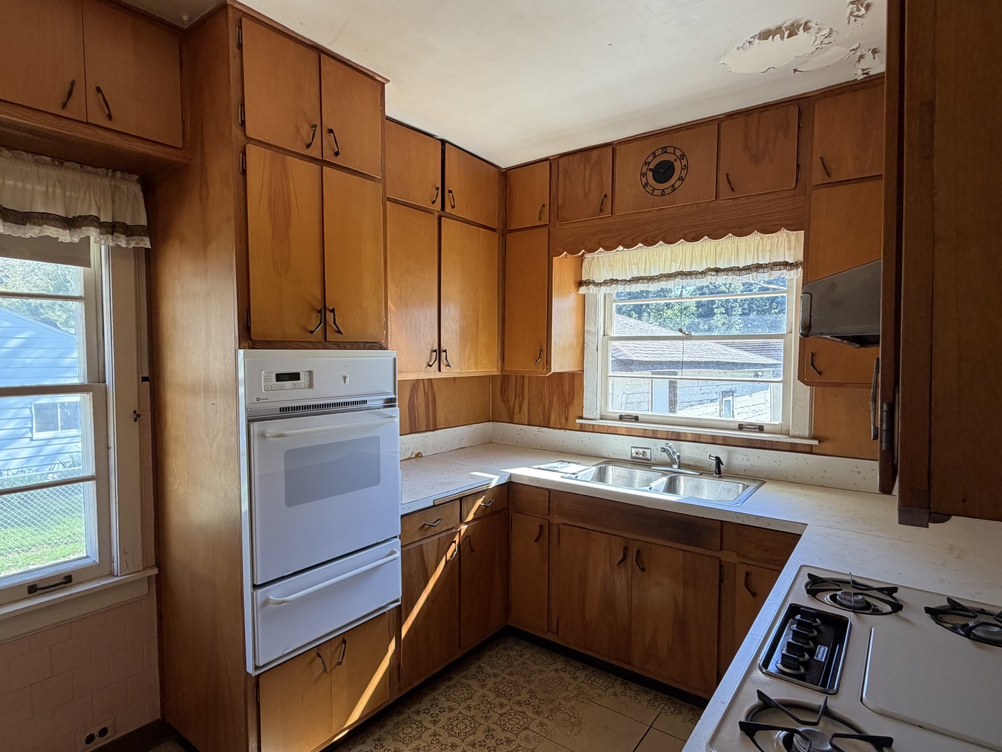 546 Oaklawn Avenue Property Photo 12