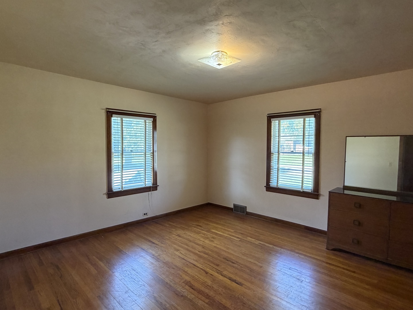 546 Oaklawn Avenue Property Photo 15