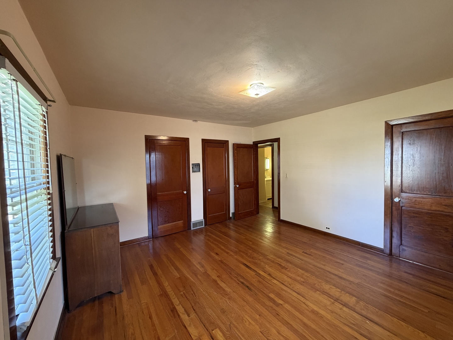 546 Oaklawn Avenue Property Photo 16