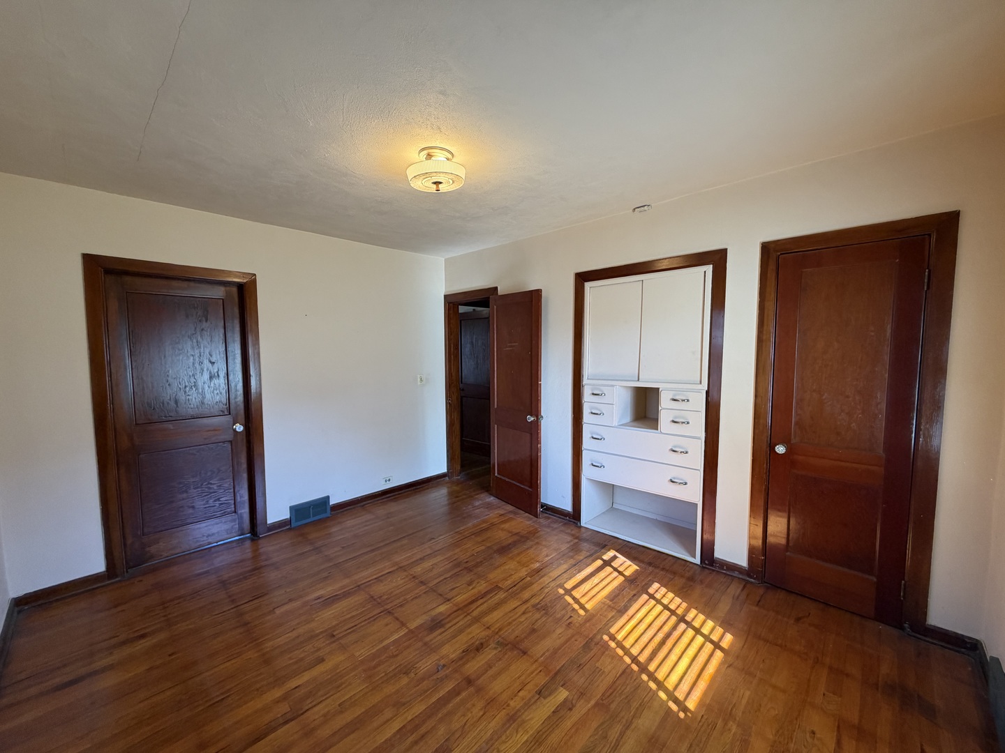 546 Oaklawn Avenue Property Photo 18