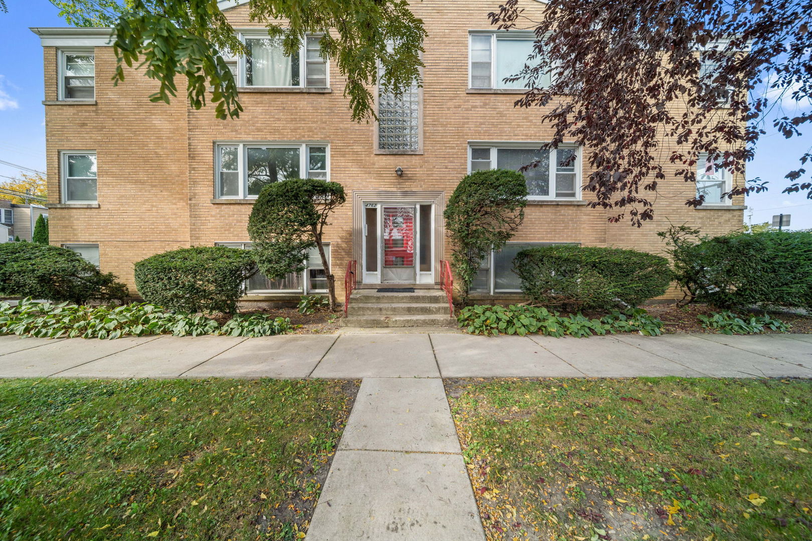 4762 N Lotus Avenue Property Photo 2