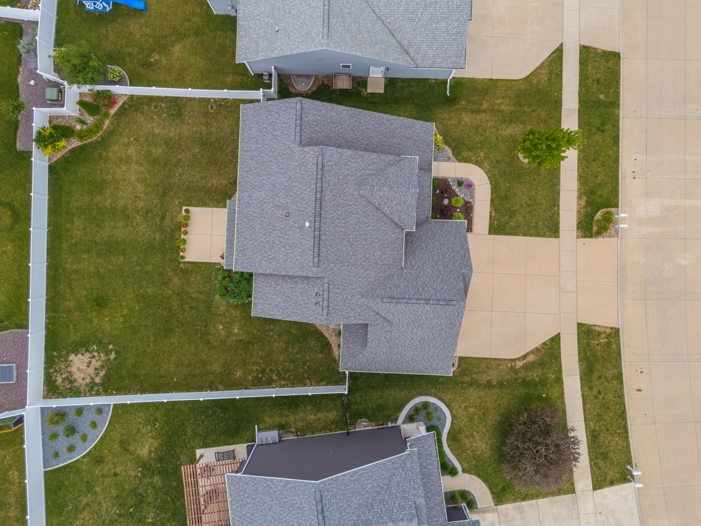 1116 Staghorne Way Property Photo 5