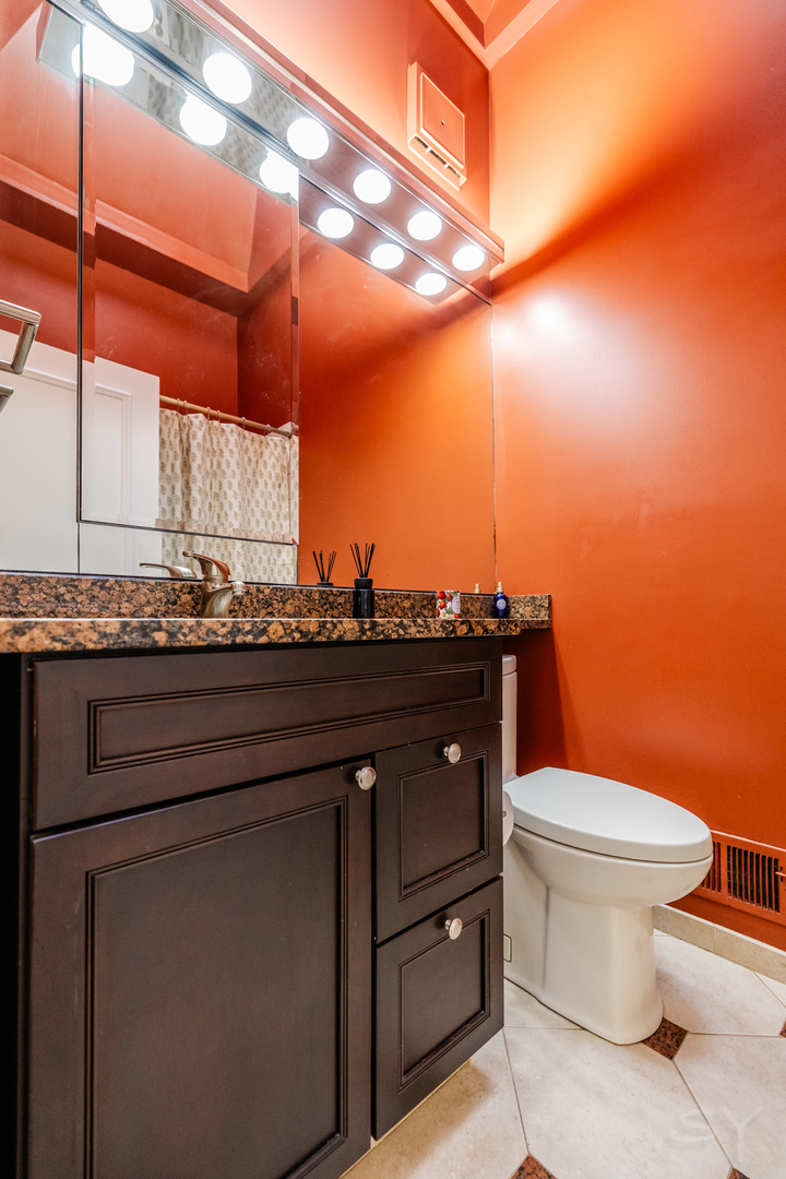 2143 N Sedgwick Street Property Photo 40