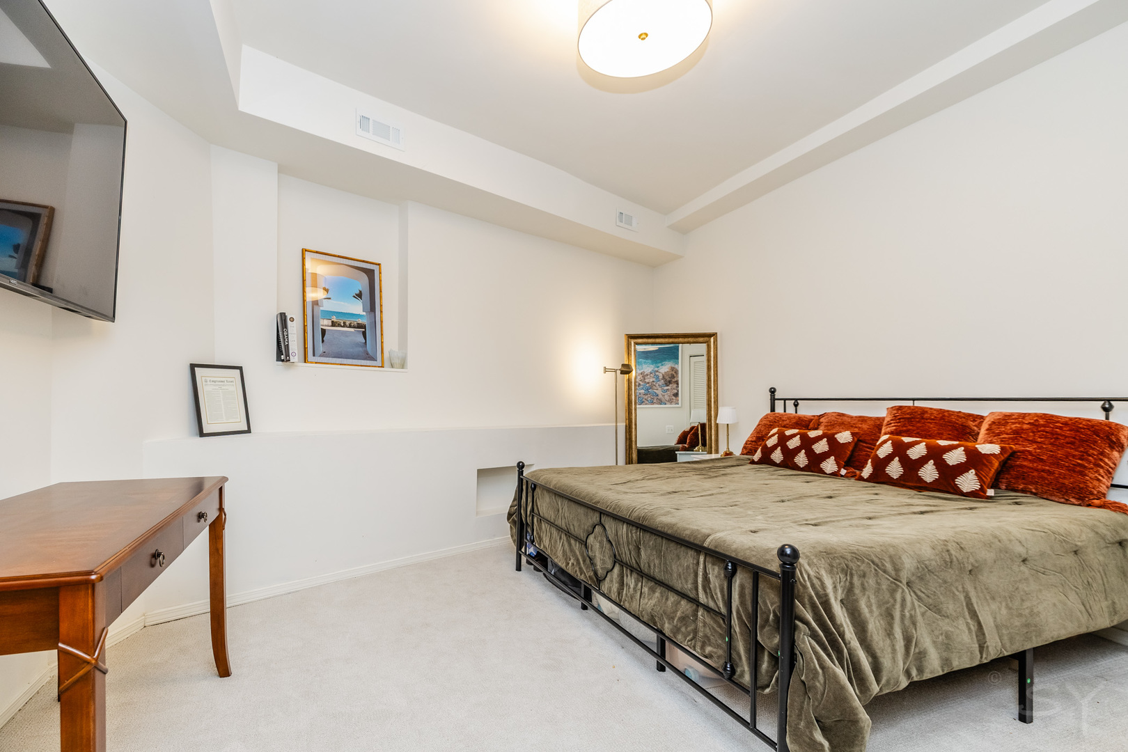 2143 N Sedgwick Street Property Photo 46