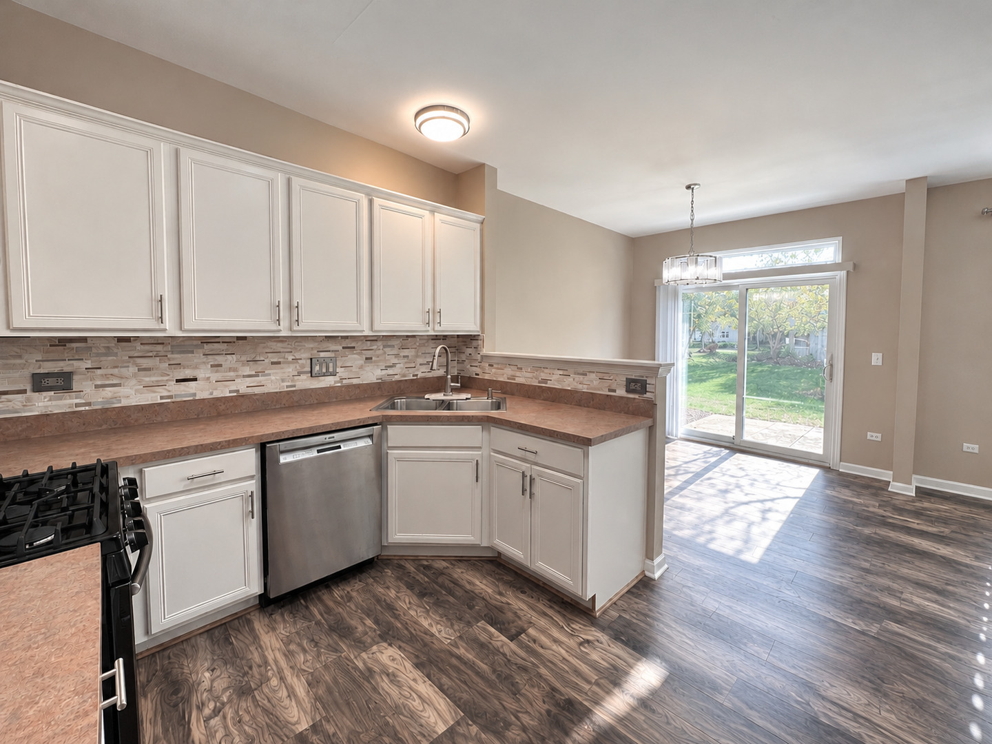 2100 Sunrise Circle Property Photo 5