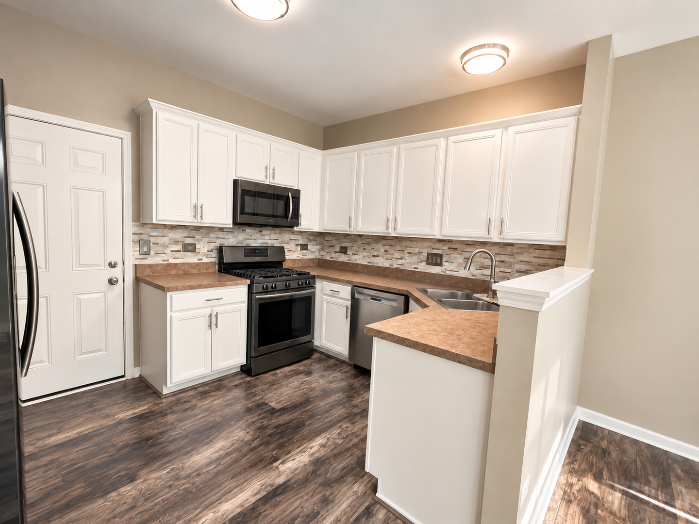 2100 Sunrise Circle Property Photo 7