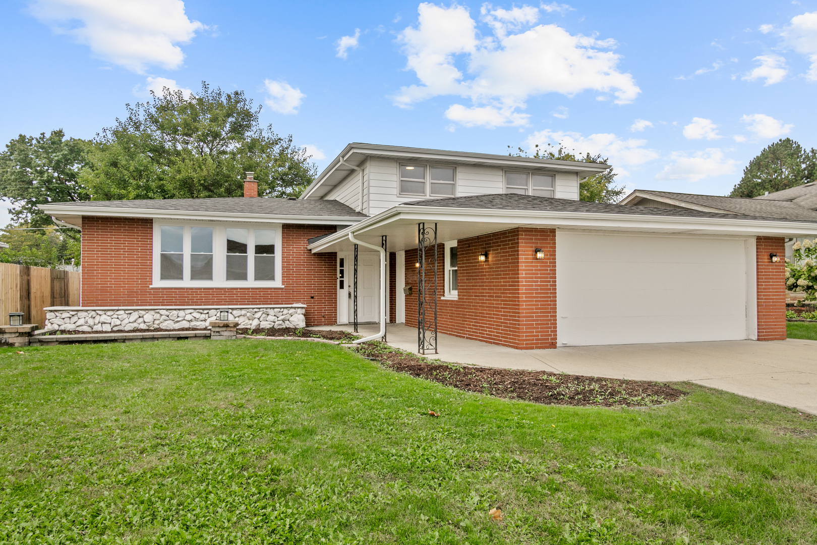 9128 S Komensky Avenue Property Photo 1