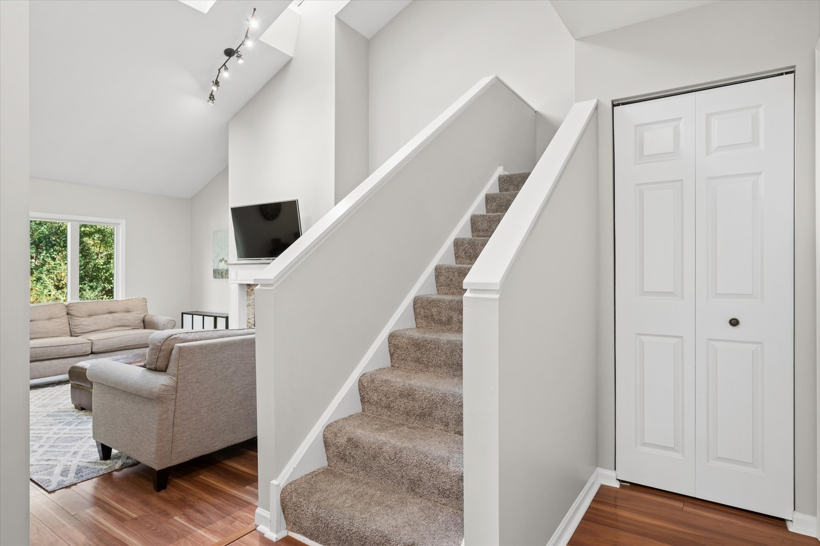 1302 Pimlico Parkway - Property Photo 3