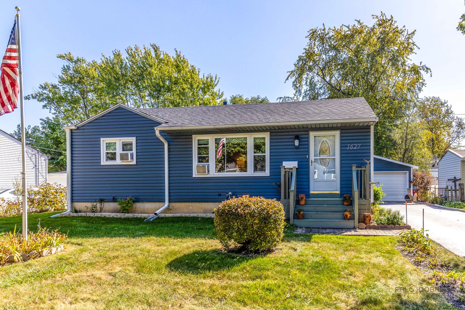1627 Ferry Street Property Photo 1