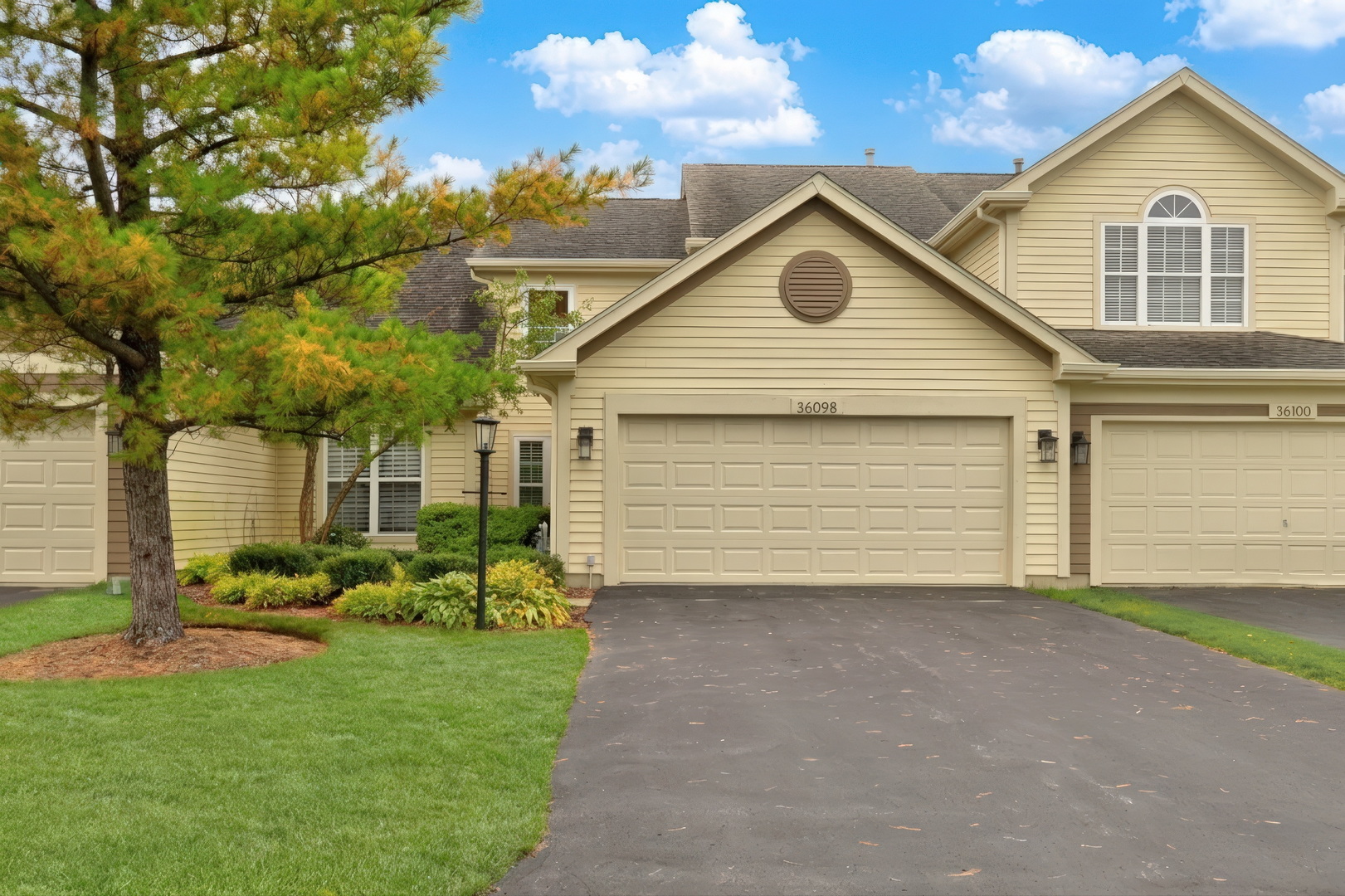 36098 N New Bridge Court Property Photo 1