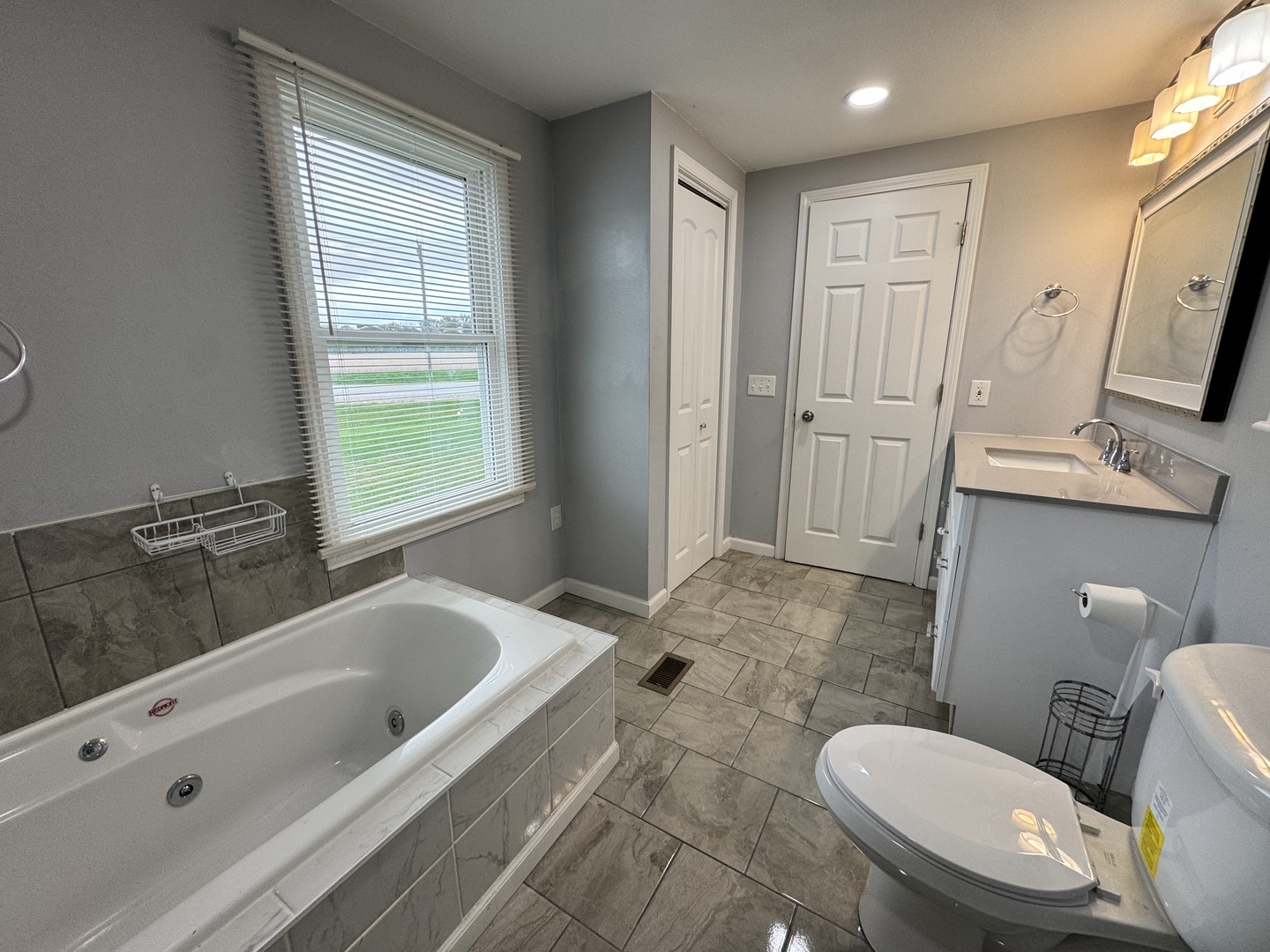 106 Redwood Manor Property Photo 23