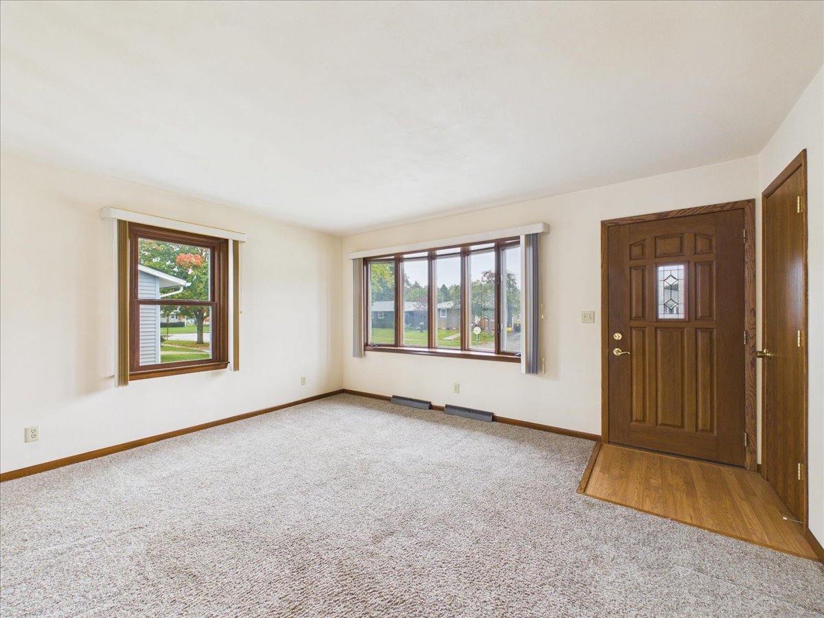 415 E 8th Street Property Photo 5
