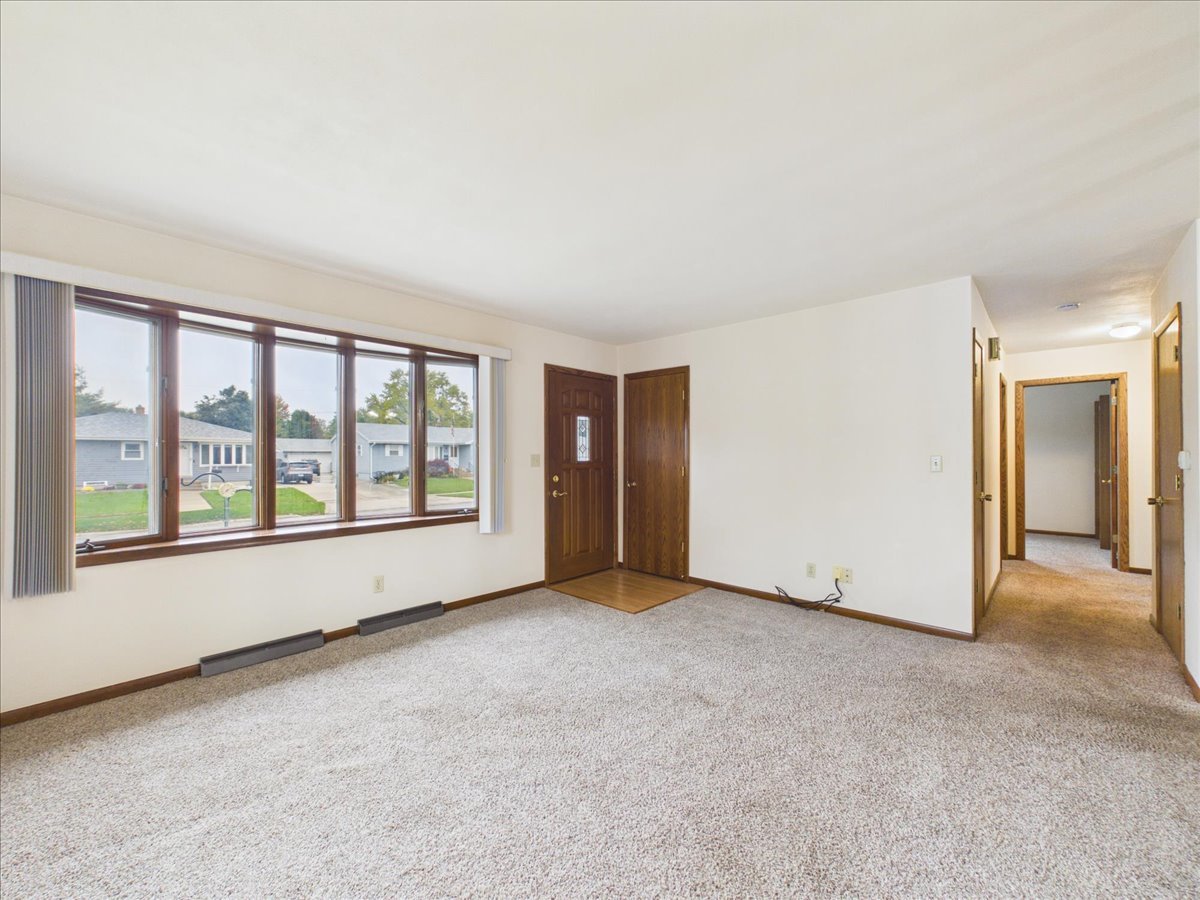 415 E 8th Street Property Photo 6
