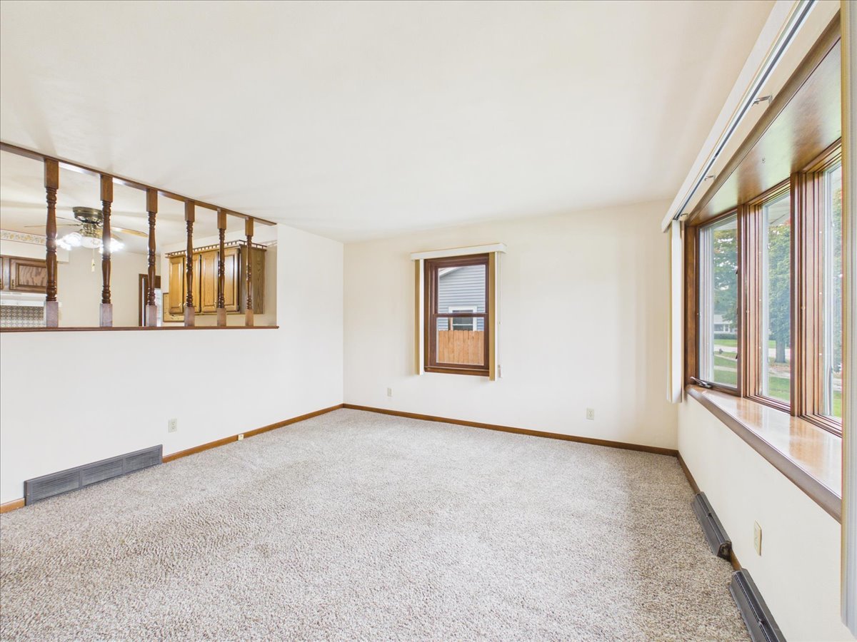 415 E 8th Street Property Photo 7
