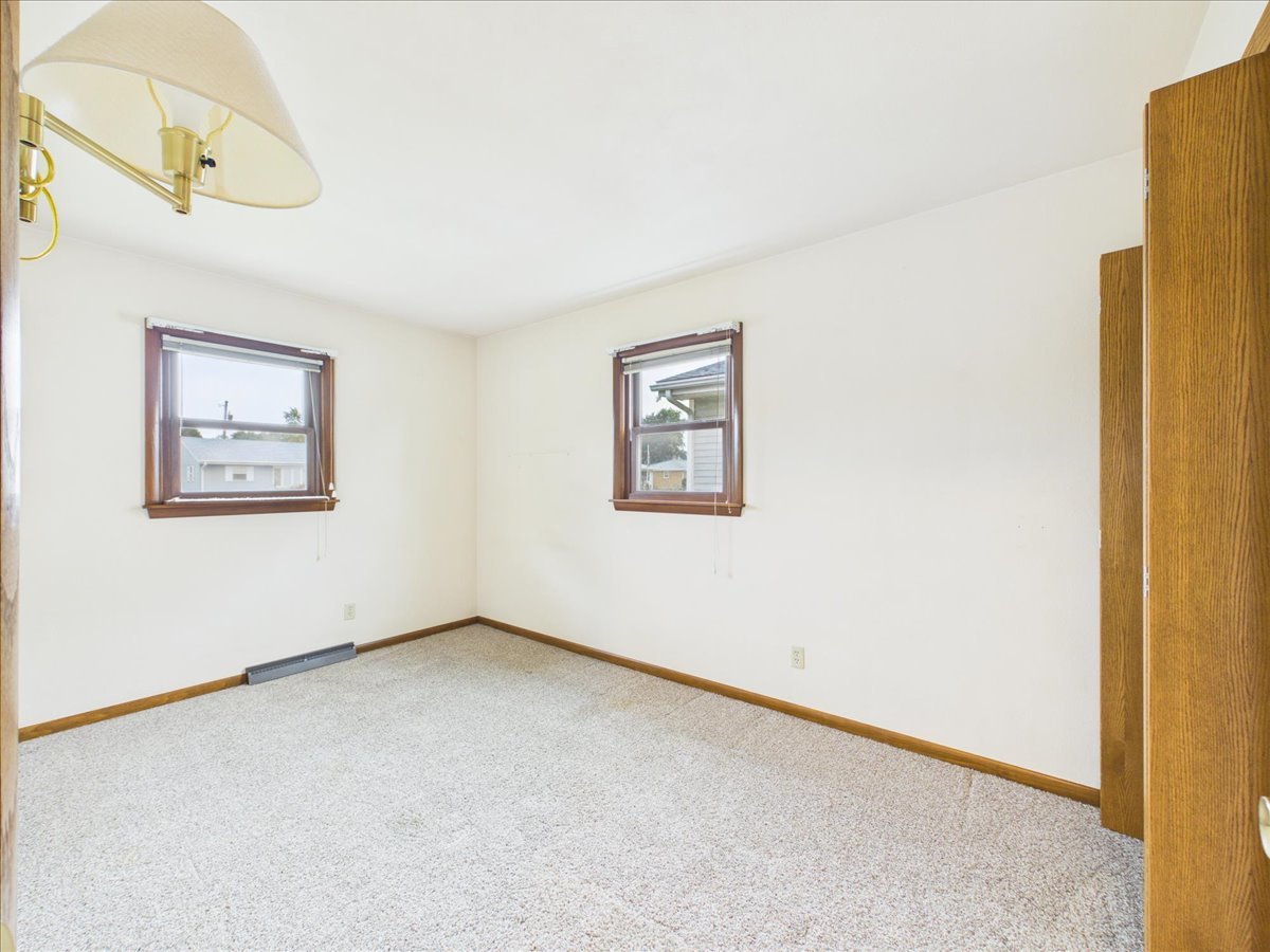 415 E 8th Street Property Photo 12