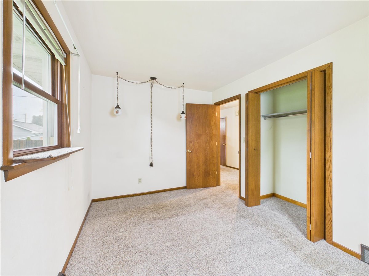 415 E 8th Street Property Photo 18