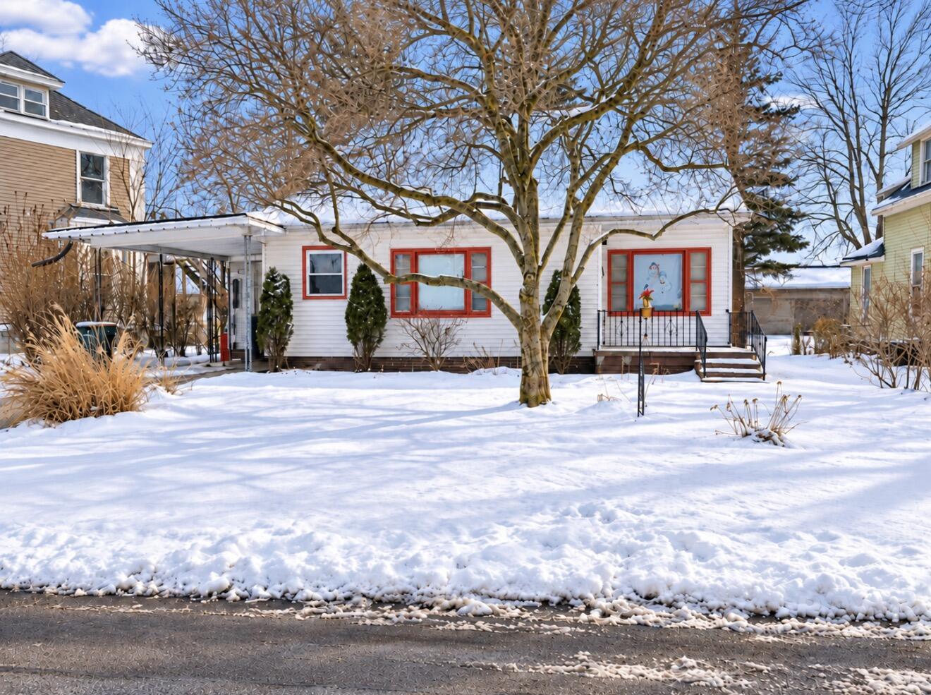 905 W Carroll Street Property Photo 1
