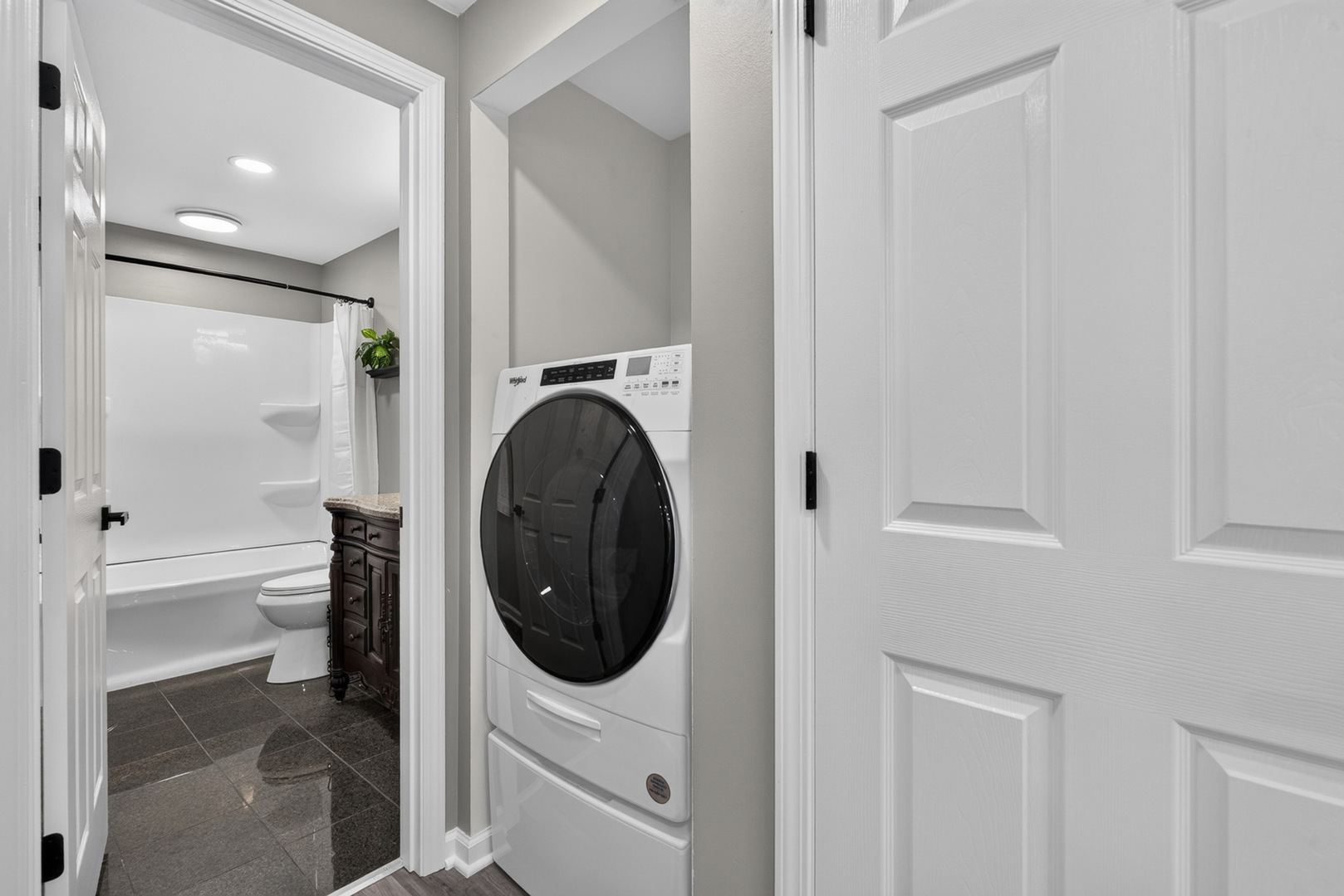 1103 State Street Property Photo 8