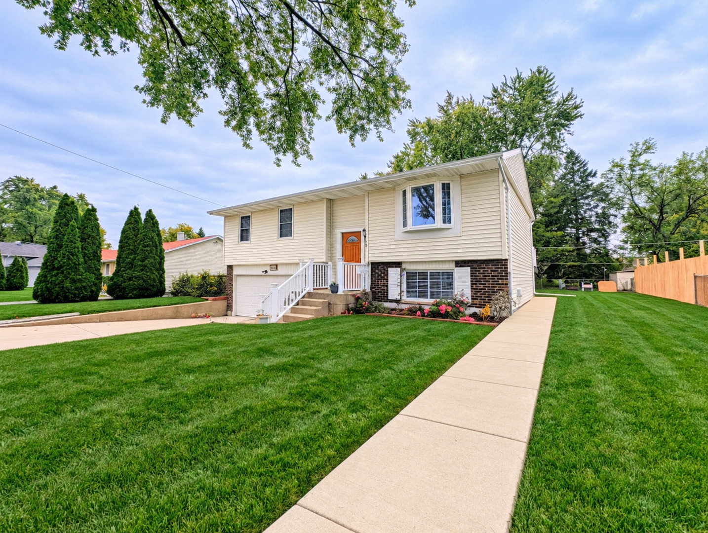 1468 Van Meter Drive Property Photo 1